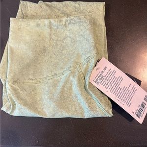 NEW Lululemon 25” size 8 tights